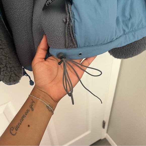 Gray and Blue Sherpa Fleece TNA Aritzia Jacket - Picture 4 of 5